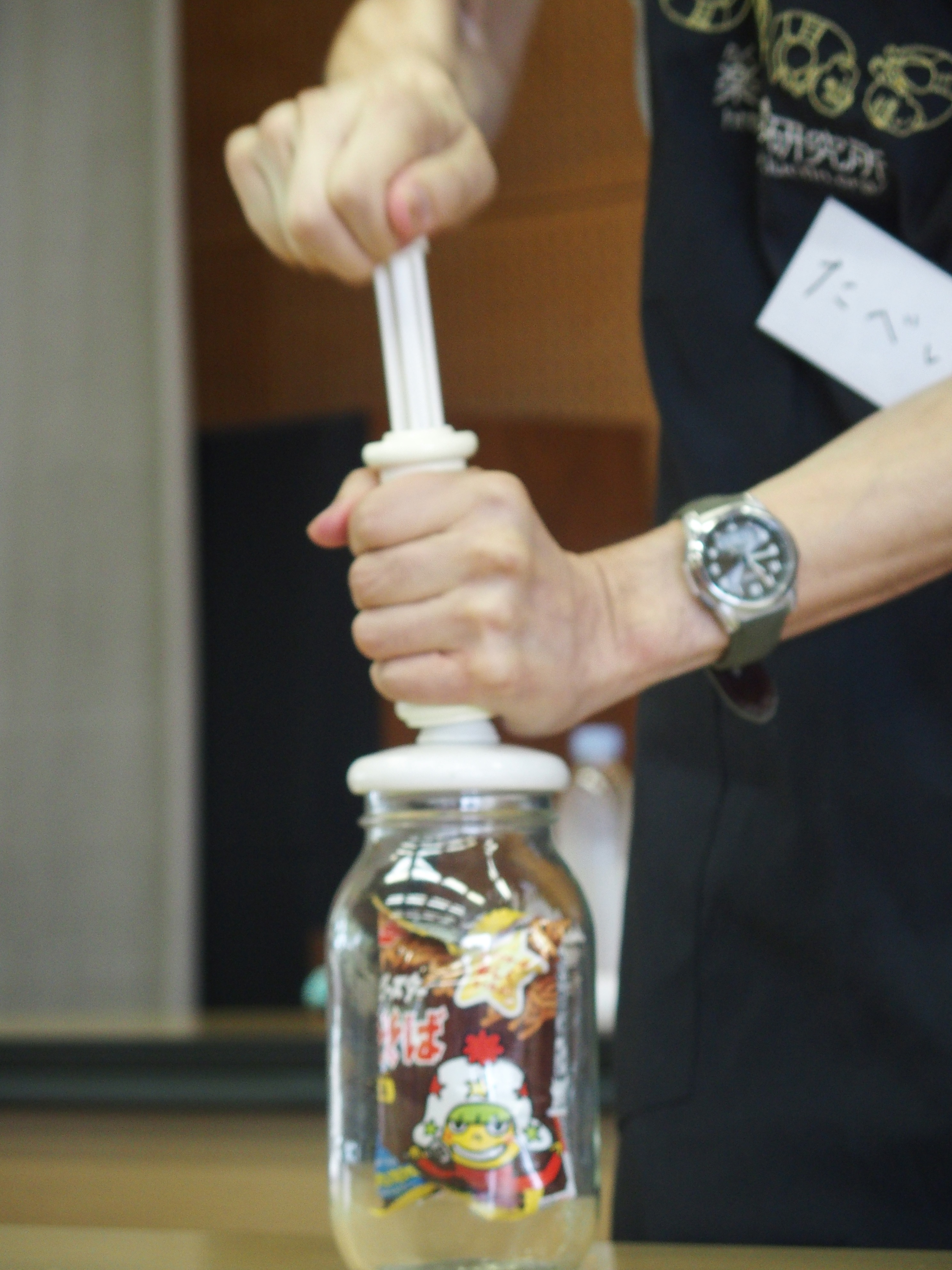 しゅぽしゅぽを使う田部井先生の手元