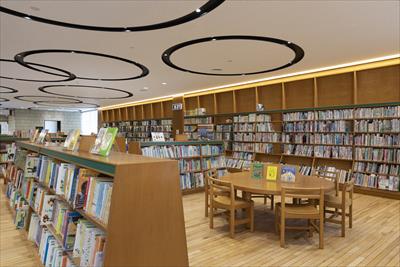 浦安市立中央図書館児童フロア