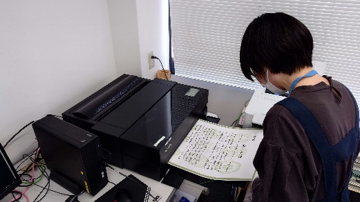 展示物作成中の写真